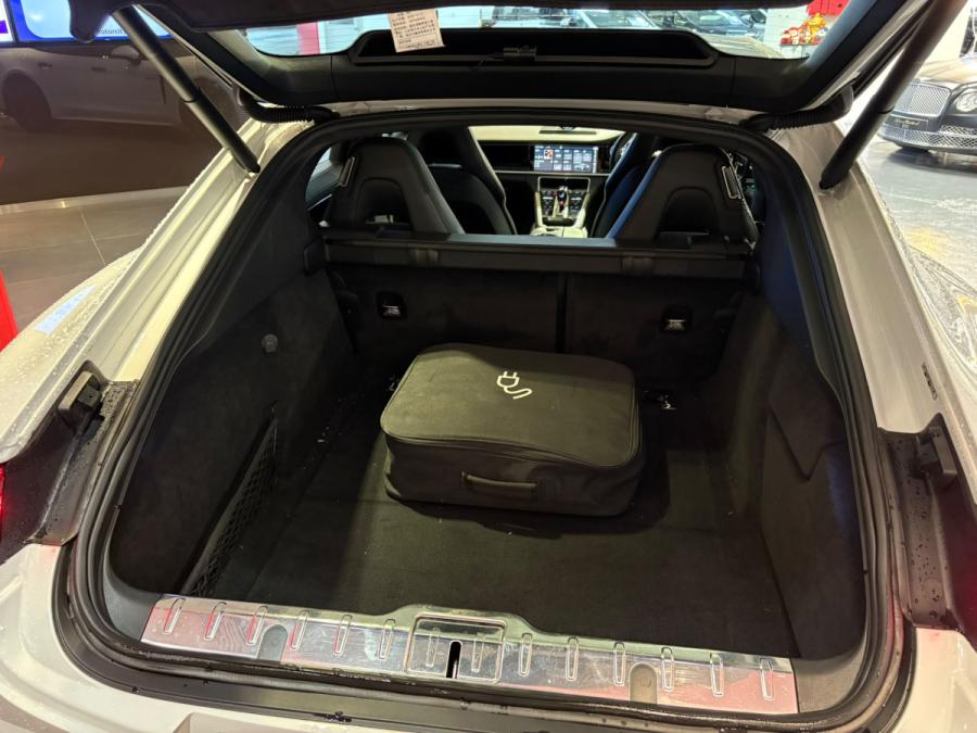 Panamera 4 E-Hybrid - Image 6